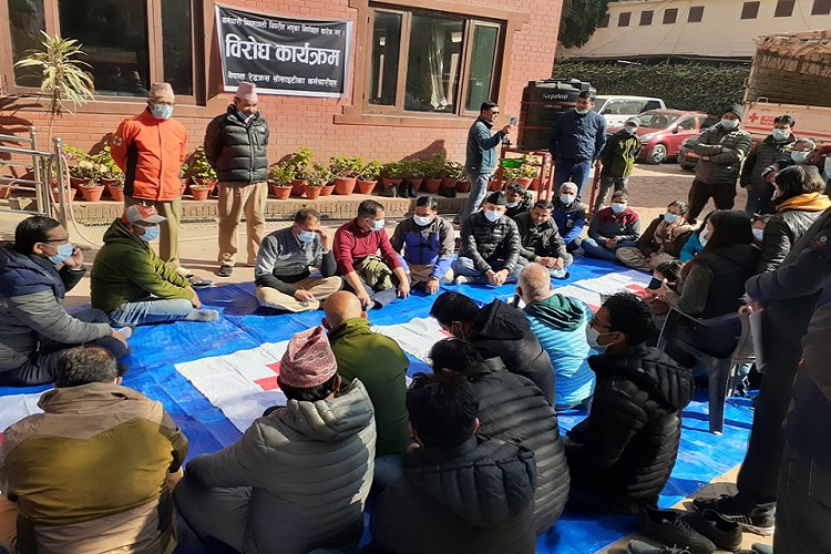 निर्णय नसच्चिएसम्म रेडक्रस केन्द्रीय कार्यालयको धर्ना जारी रहने