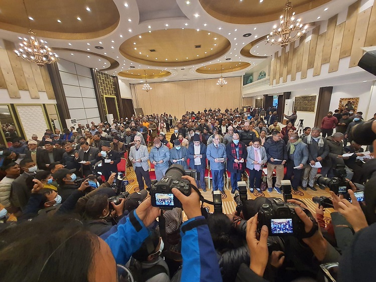 माओवादीका केन्द्रीय सदस्यहरुद्वारा शपथ