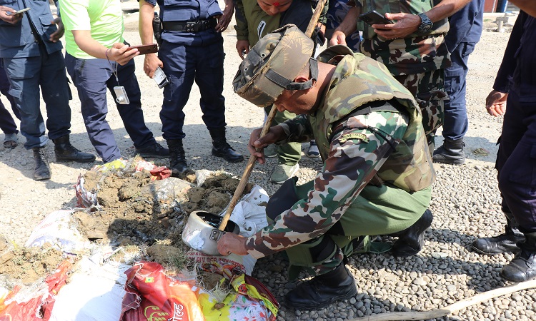 खजुराको प्रेसर कुकर बम सेनाद्वारा निष्कृय