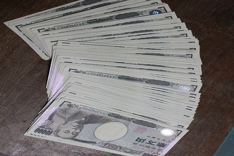 अवैध रुपमा लैजान लागेको जापानी येन सहित एक जना पक्राउ