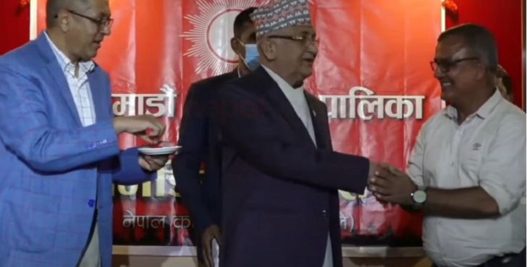 एकीकृत समाजवादीका जिल्ला अध्यक्ष श्रीधर पोखरेल एमालेमा प्रवेश