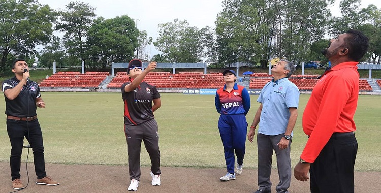 महिला टी– २० को खेलमा नेपाल यूएईविरुद्ध टस जितेर फिल्डिङमा