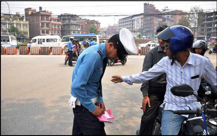 काठमाडौं उपत्यकामा एकैदिन २३ सय १७ सवारी चालक ट्राफिकको कारवाहीमा